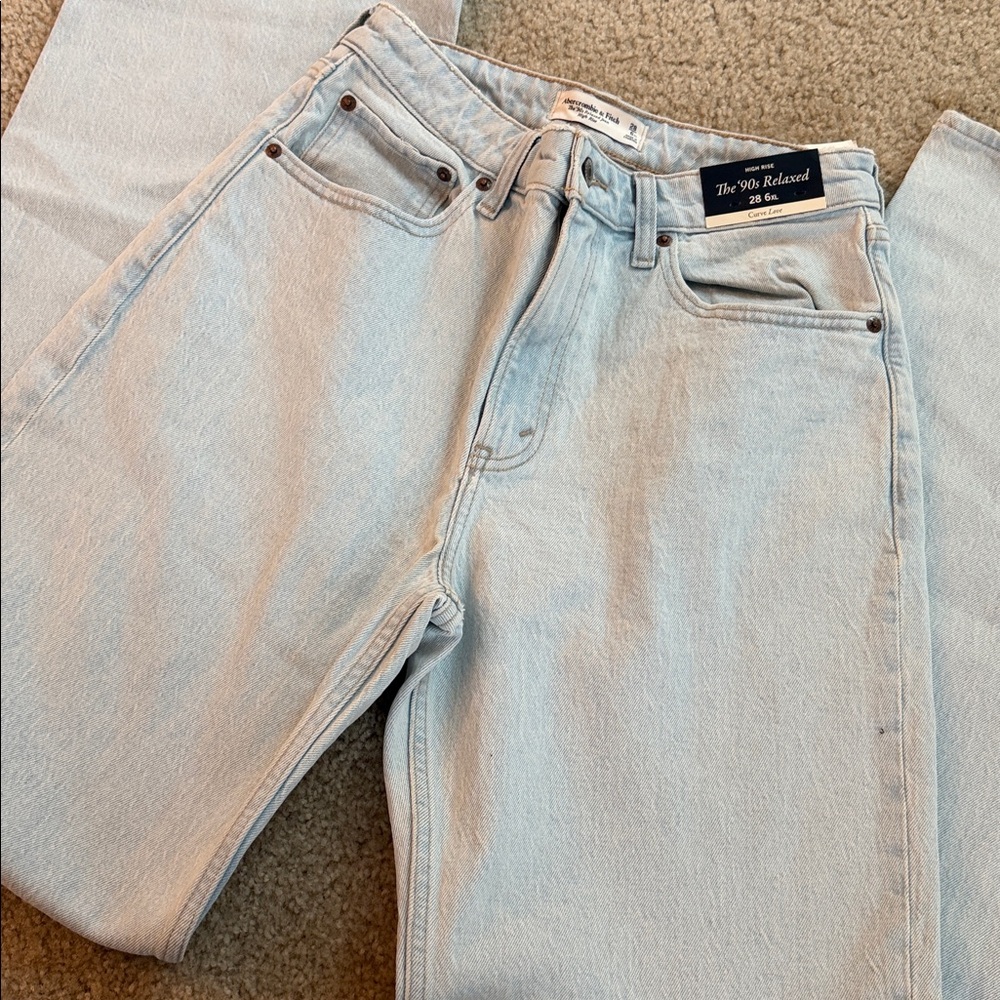 NWT! Abercrombie & Fitch The 90’s Relaxed Jeans - Picture 4 of 8